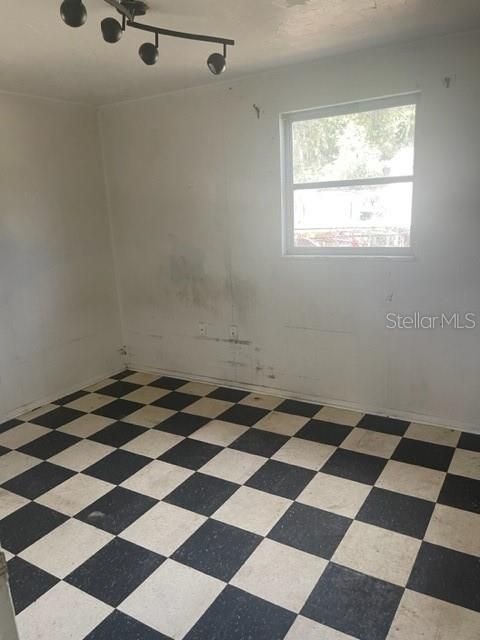 Vendido Recientemente: $120,000 (2 camas, 1 baños, 720 Pies cuadrados)