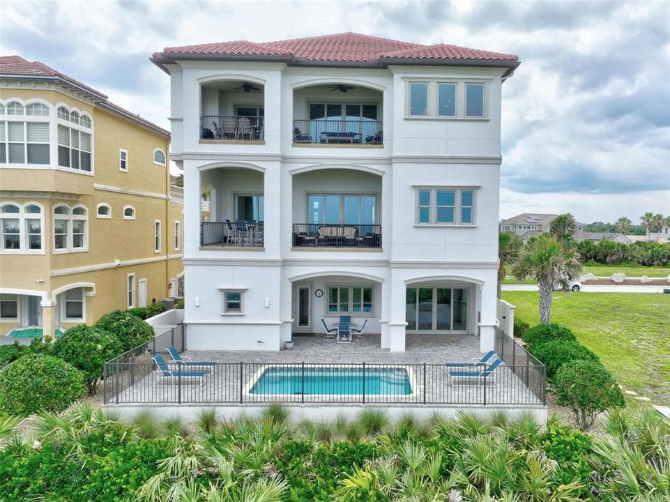 Recently Sold: $3,800,000 (4 beds, 4 baths, 5055 Square Feet)