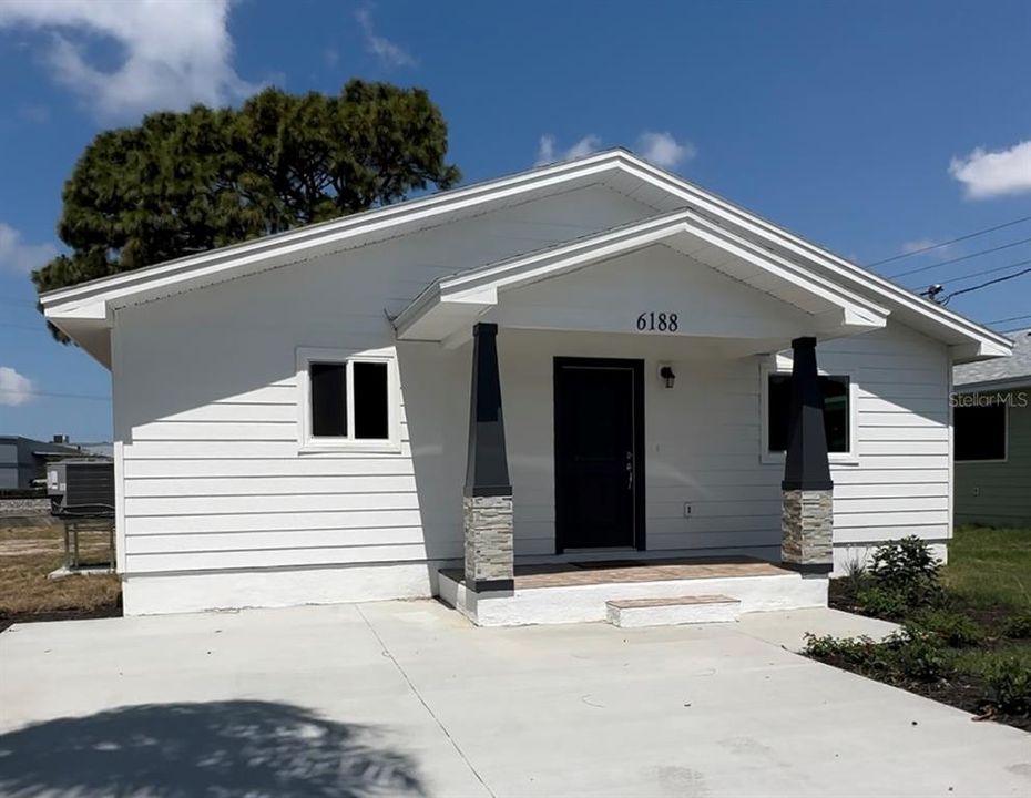 Recently Sold: $350,000 (3 beds, 2 baths, 1024 Square Feet)