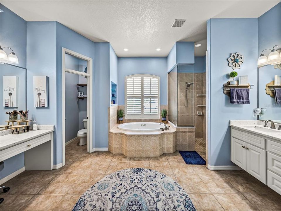 Large space and nice soaking tub.