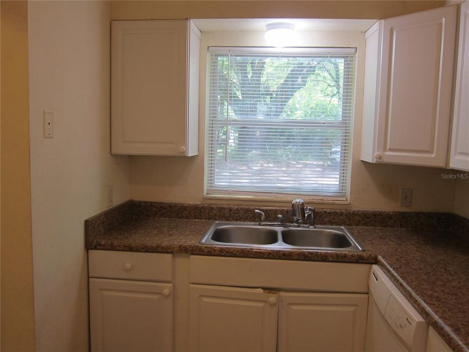 Recently Rented: $950 (2 beds, 1 baths, 786 Square Feet)