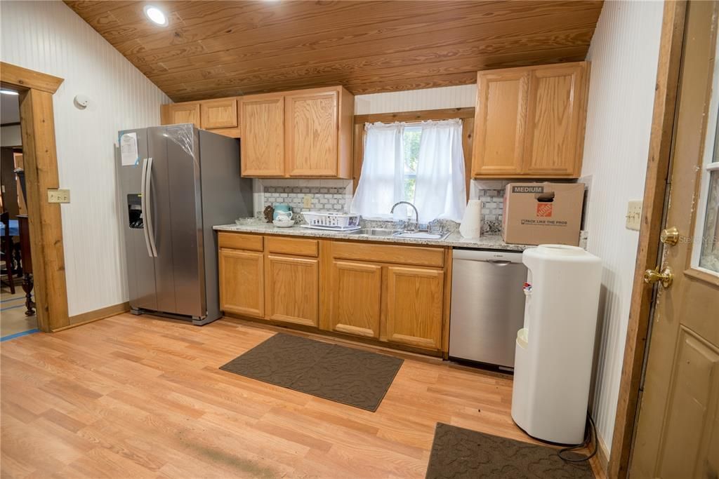 For Sale: $385,500 (3 beds, 2 baths, 1832 Square Feet)