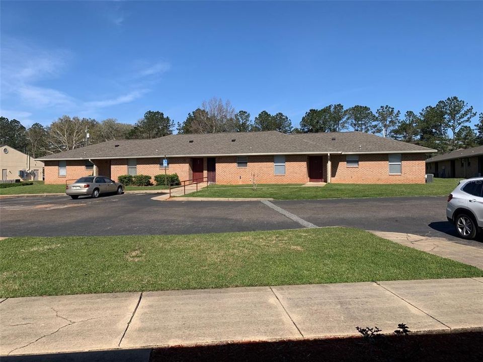 Active With Contract: $2,575,000 (44 beds, 0 baths, 27033 Square Feet)