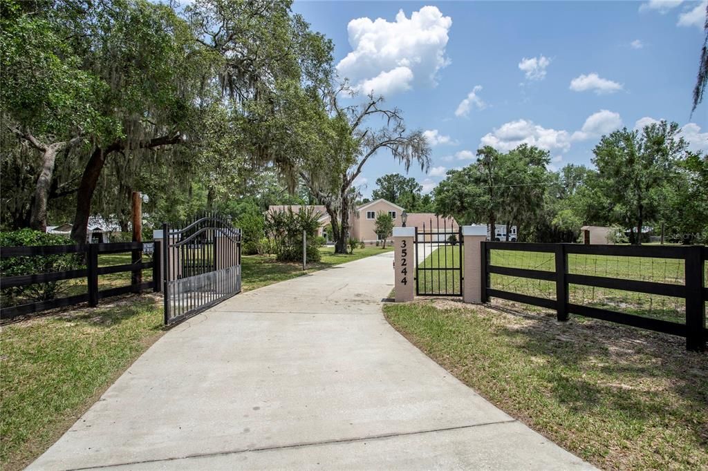 Recently Sold: $995,000 (4 beds, 3 baths, 4562 Square Feet)