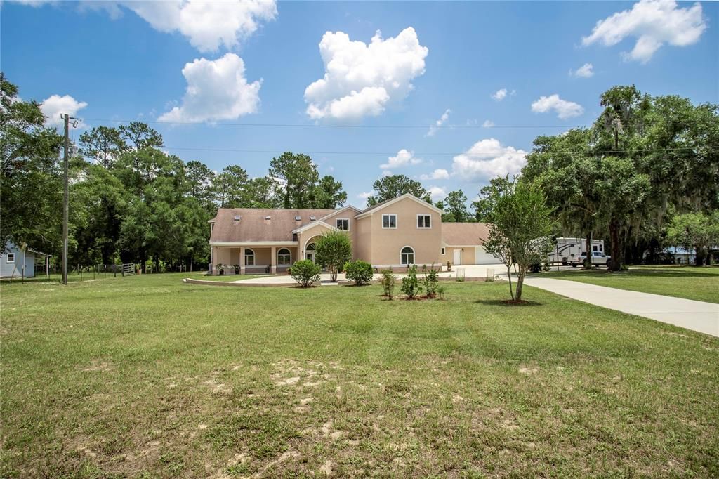 Recently Sold: $995,000 (4 beds, 3 baths, 4562 Square Feet)