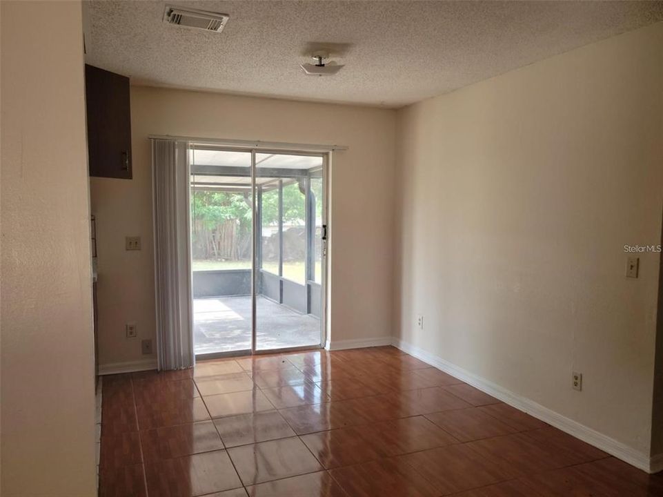 Recently Rented: $1,595 (3 beds, 1 baths, 1300 Square Feet)