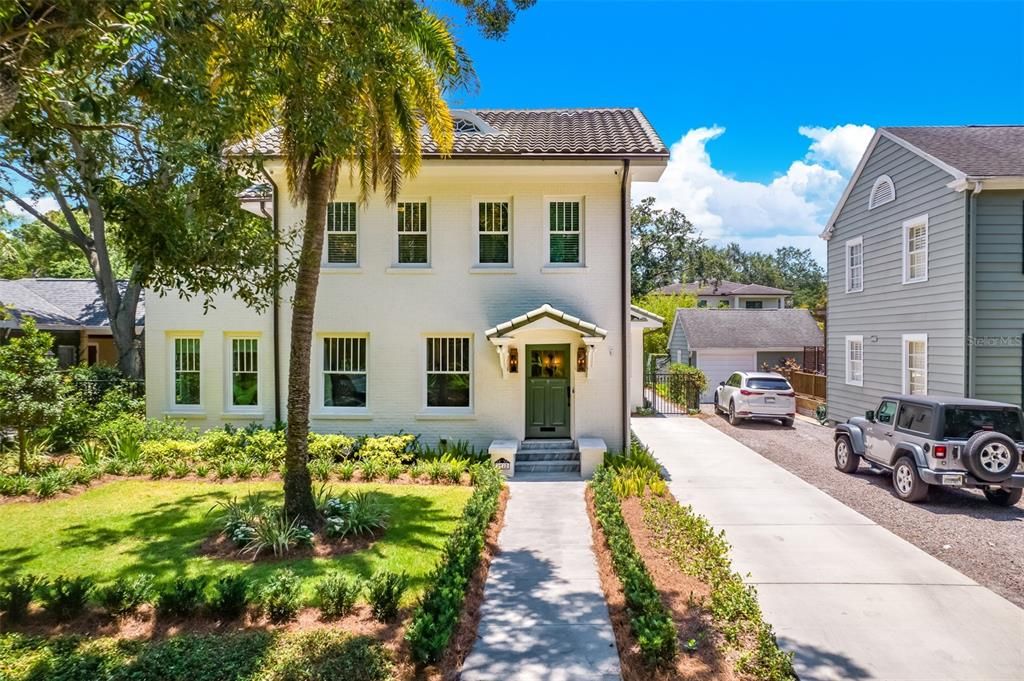 Recently Sold: $2,800,000 (6 beds, 4 baths, 4040 Square Feet)