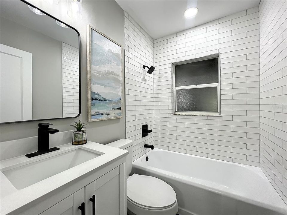 Guest Bathroom with shower/tub combo
