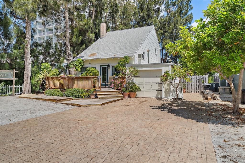 Recently Sold: $1,200,000 (2 beds, 2 baths, 1828 Square Feet)
