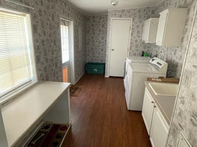 Recently Sold: $160,000 (3 beds, 2 baths, 2176 Square Feet)