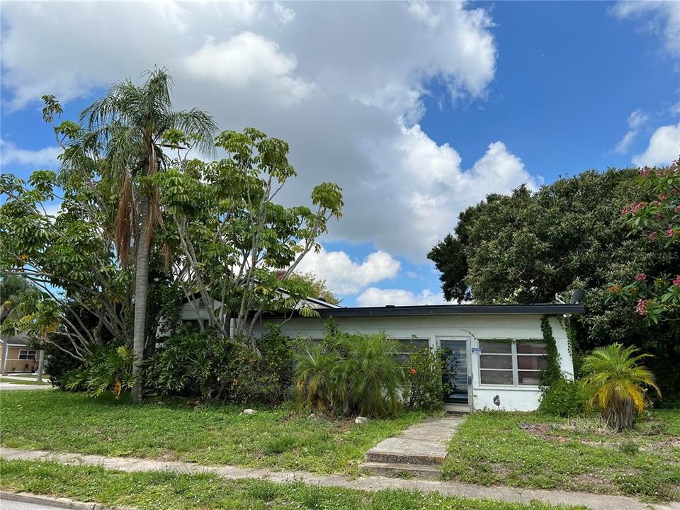 Recently Sold: $100,000 (3 beds, 1 baths, 1608 Square Feet)