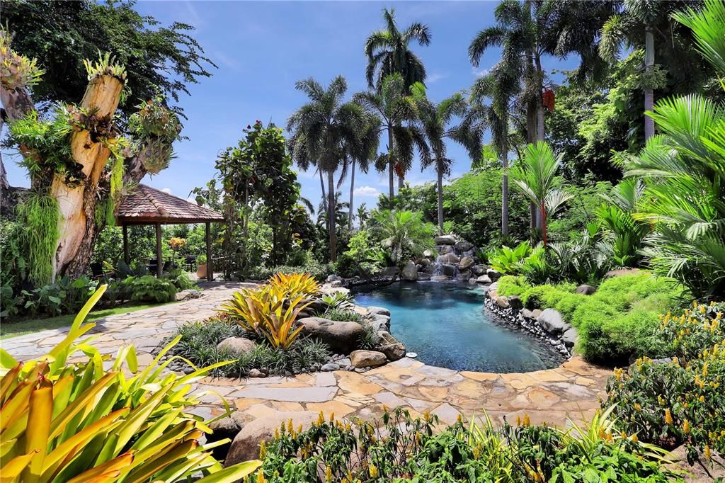 Recently Sold: $4,500,000 (5 beds, 4 baths, 5470 Square Feet)