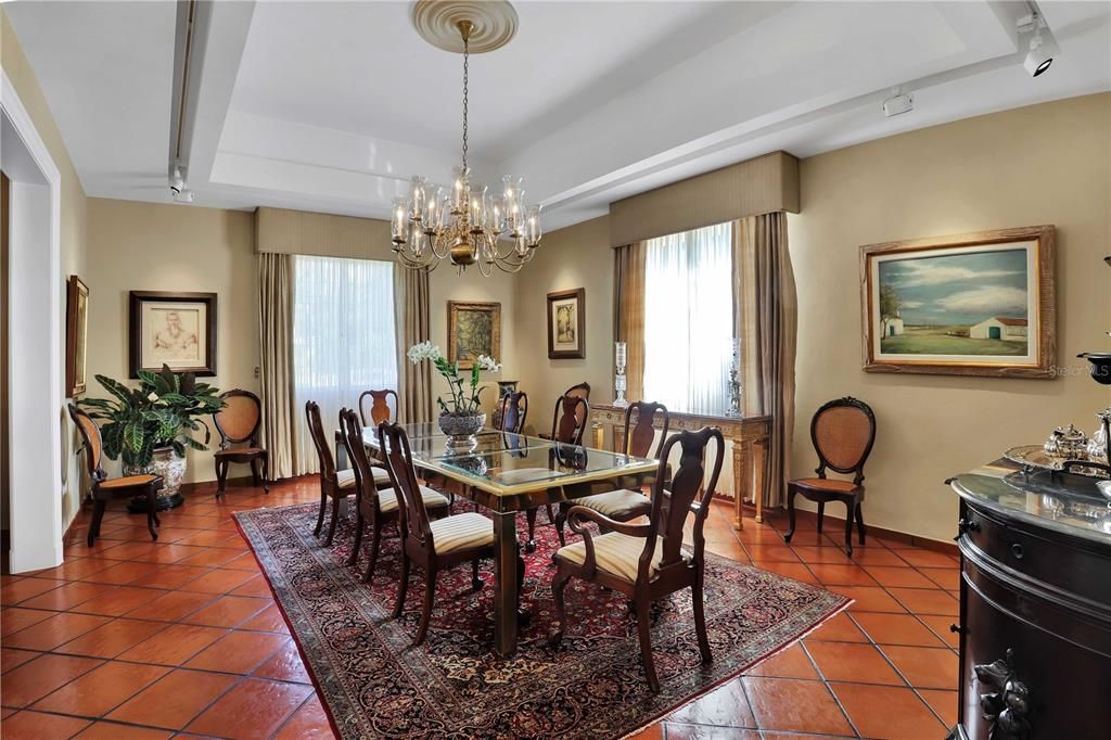 Vendido Recientemente: $4,500,000 (5 camas, 4 baños, 5470 Pies cuadrados)