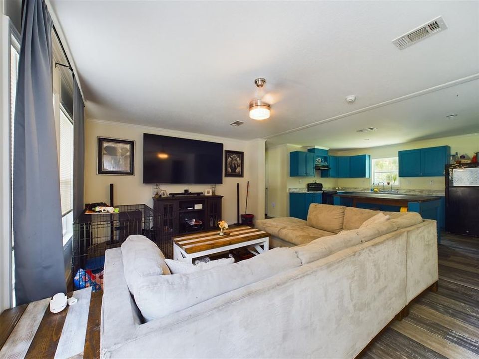 For Sale: $224,900 (3 beds, 2 baths, 1345 Square Feet)