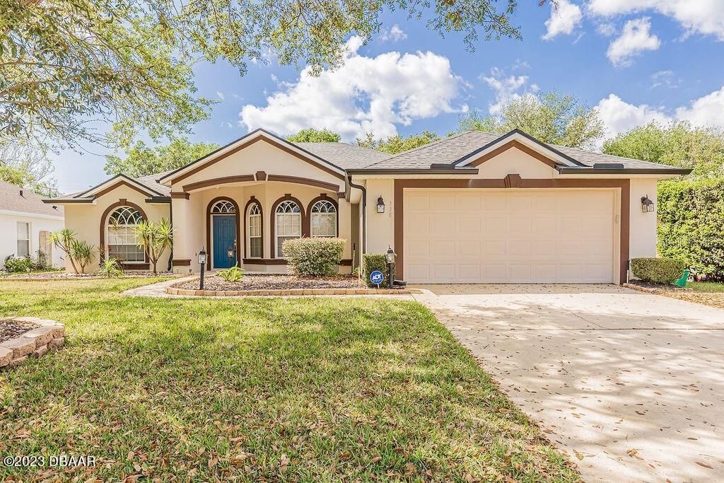 Recently Sold: $415,000 (3 beds, 2 baths, 1919 Square Feet)