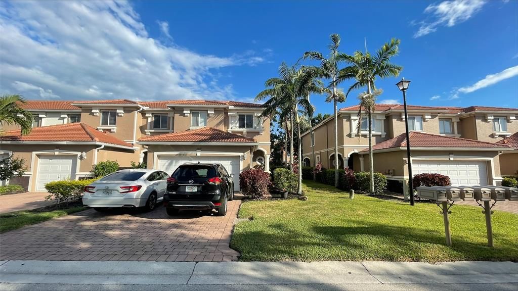 Recently Rented: $2,700 (3 beds, 2 baths, 1938 Square Feet)