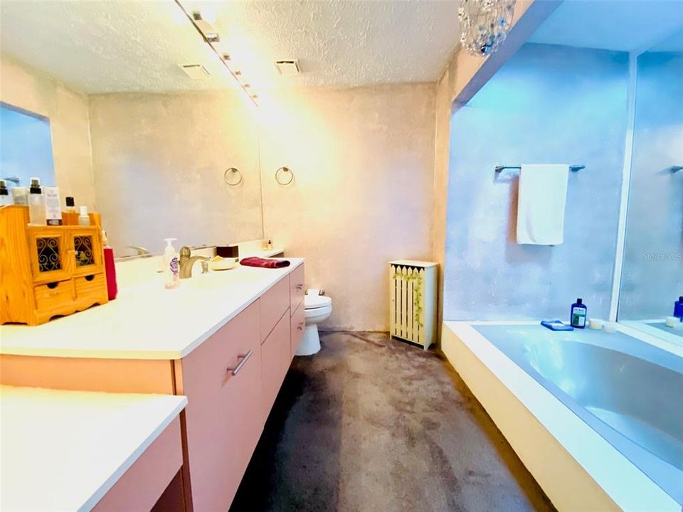 Home 1 - Primary Suite Bathroom
