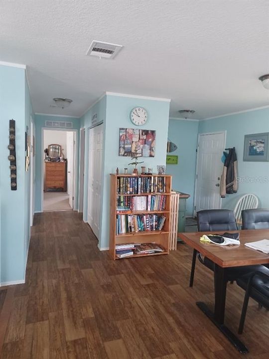 For Sale: $249,999 (2 beds, 2 baths, 1188 Square Feet)