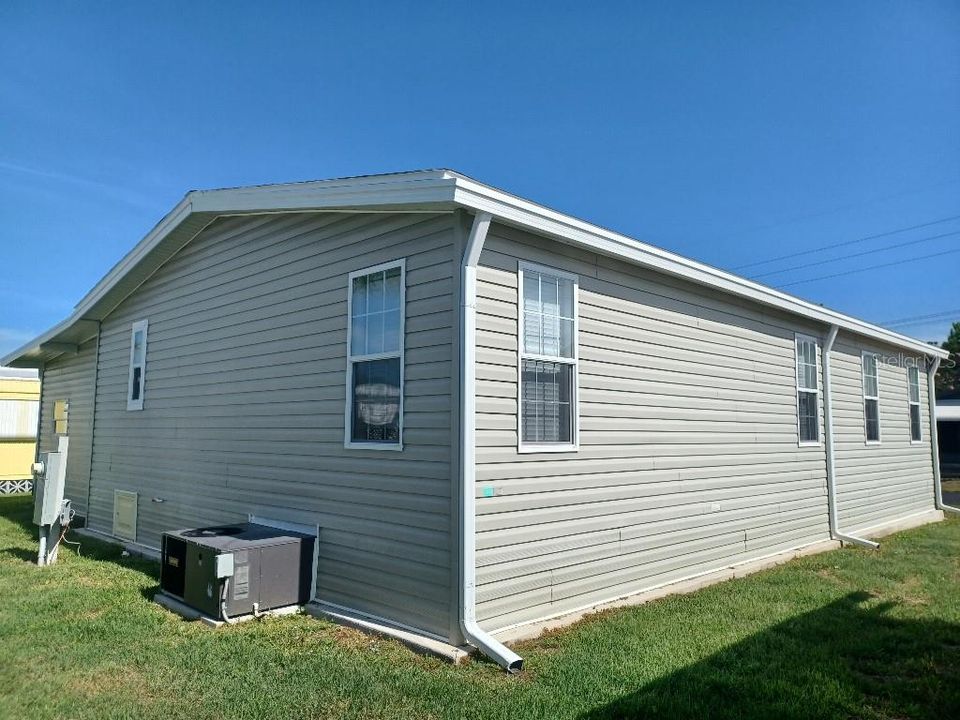 For Sale: $249,999 (2 beds, 2 baths, 1188 Square Feet)