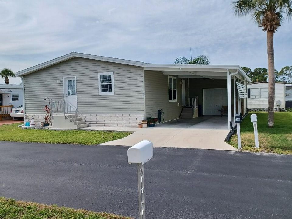 For Sale: $249,999 (2 beds, 2 baths, 1188 Square Feet)