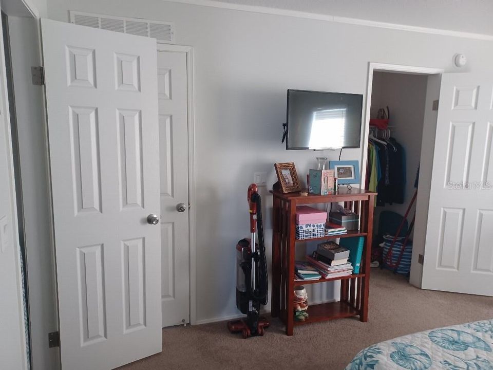 For Sale: $249,999 (2 beds, 2 baths, 1188 Square Feet)