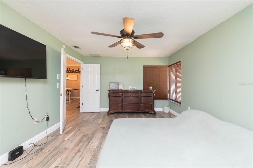 Recently Sold: $500,000 (3 beds, 2 baths, 1800 Square Feet)