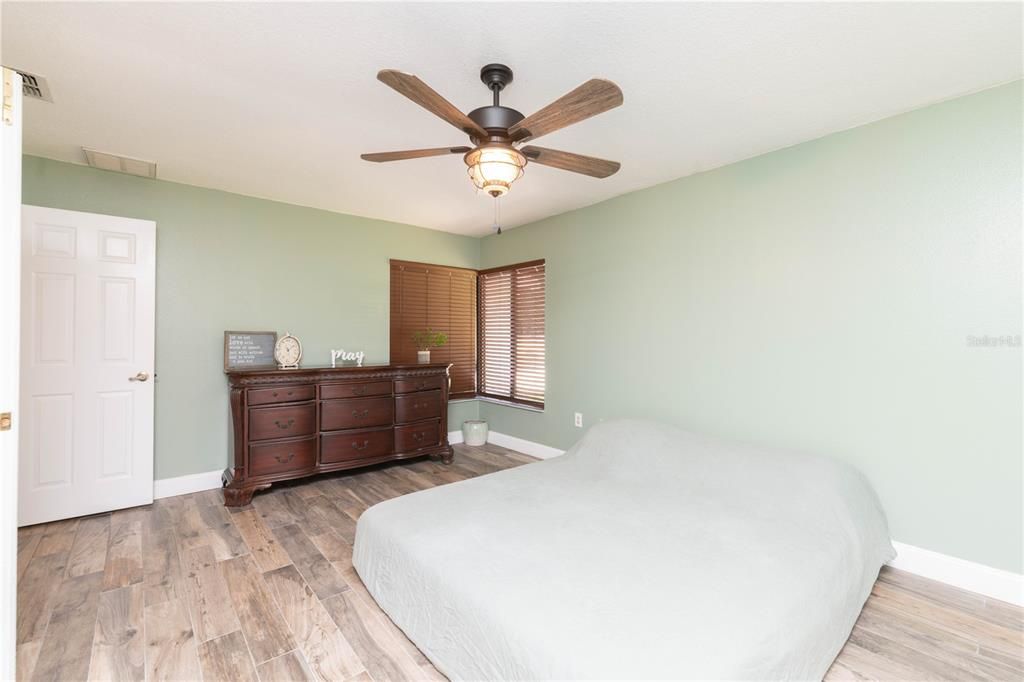 Recently Sold: $500,000 (3 beds, 2 baths, 1800 Square Feet)