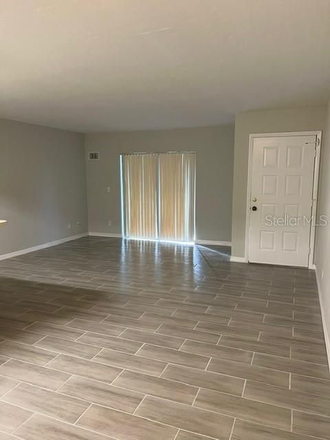 Recently Rented: $1,250 (1 beds, 1 baths, 810 Square Feet)