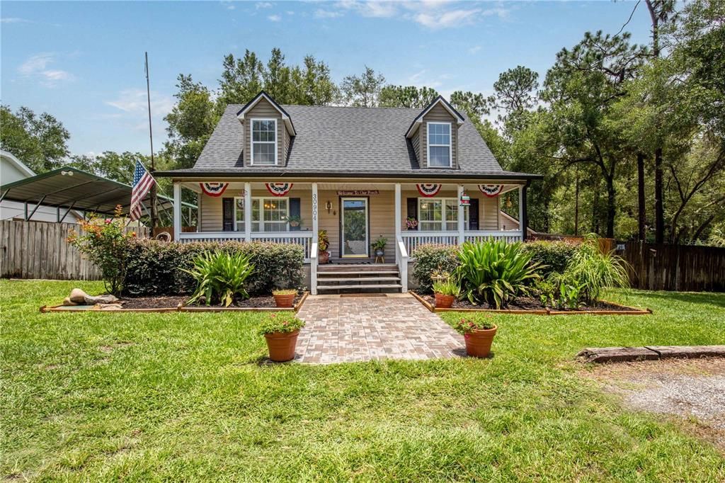 Recently Sold: $389,900 (3 beds, 2 baths, 1920 Square Feet)