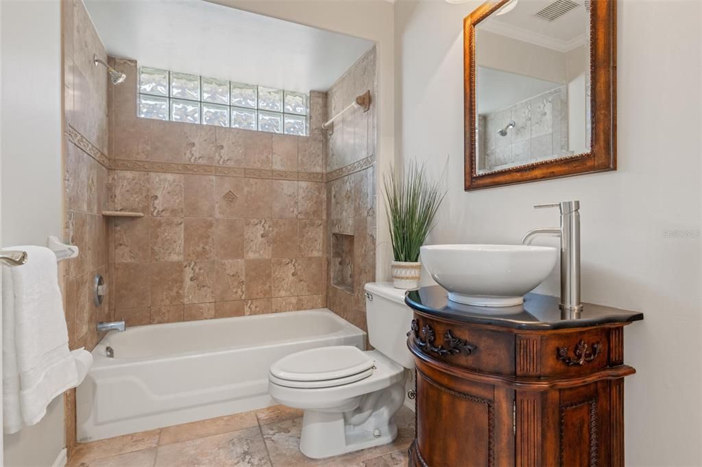 最近售出: $695,000 (4 贝兹, 3 浴室, 2614 平方英尺)