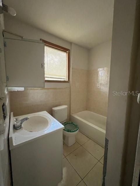 Active With Contract: $165,000 (4 beds, 1 baths, 2457 Square Feet)