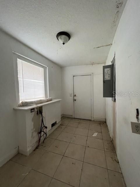 Active With Contract: $165,000 (4 beds, 1 baths, 2457 Square Feet)