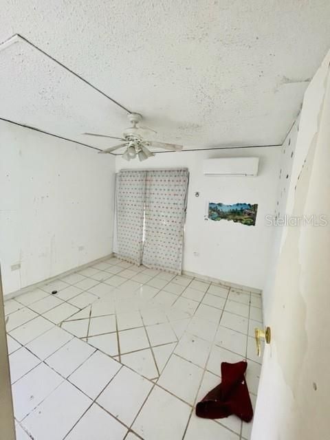 Vendido Recientemente: $359,500 (3 camas, 2 baños, 1300 Pies cuadrados)