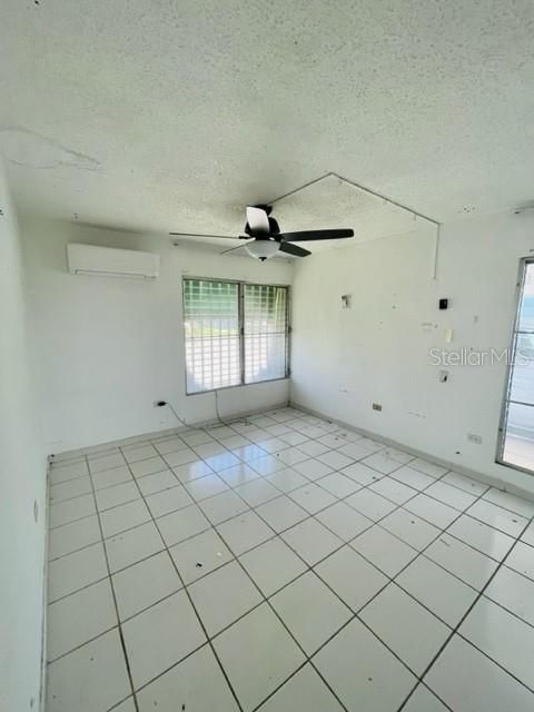 Vendido Recientemente: $359,500 (3 camas, 2 baños, 1300 Pies cuadrados)