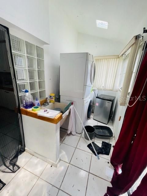 Vendido Recientemente: $359,500 (3 camas, 2 baños, 1300 Pies cuadrados)