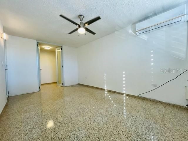 Recently Sold: $135,000 (2 beds, 1 baths, 898 Square Feet)