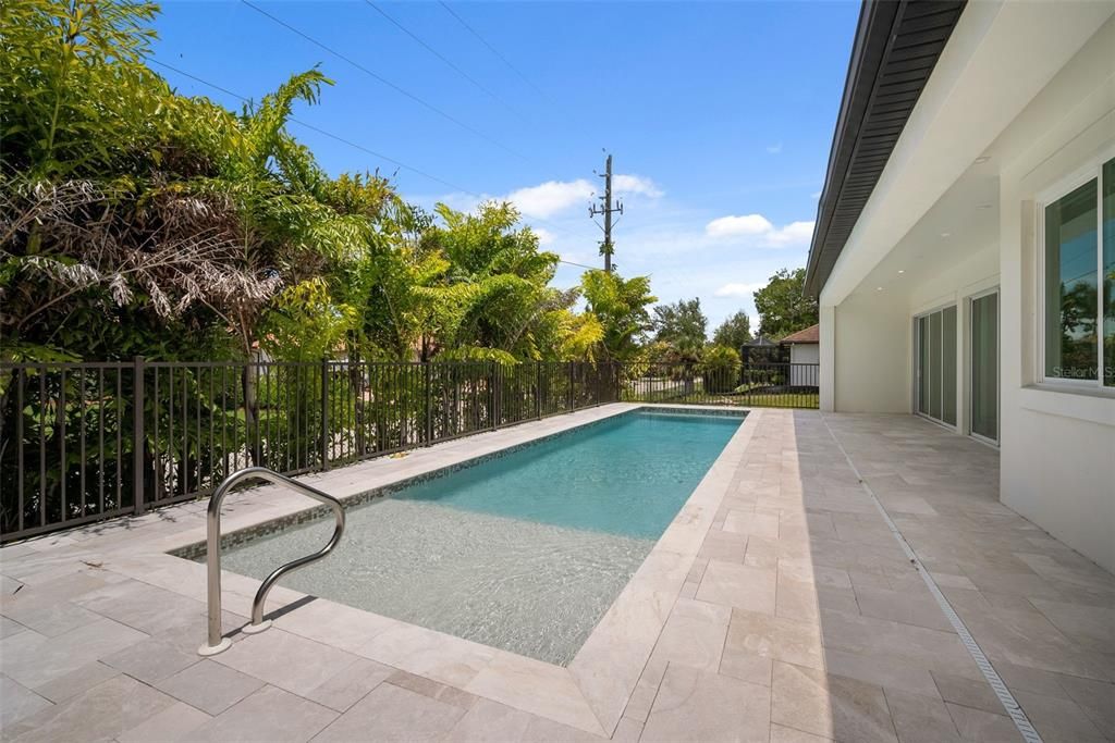 Recently Sold: $1,150,000 (3 beds, 3 baths, 2200 Square Feet)