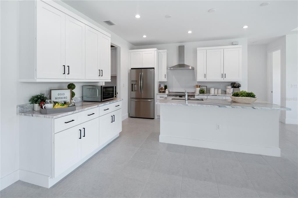 Recently Sold: $650,000 (3 beds, 2 baths, 2283 Square Feet)