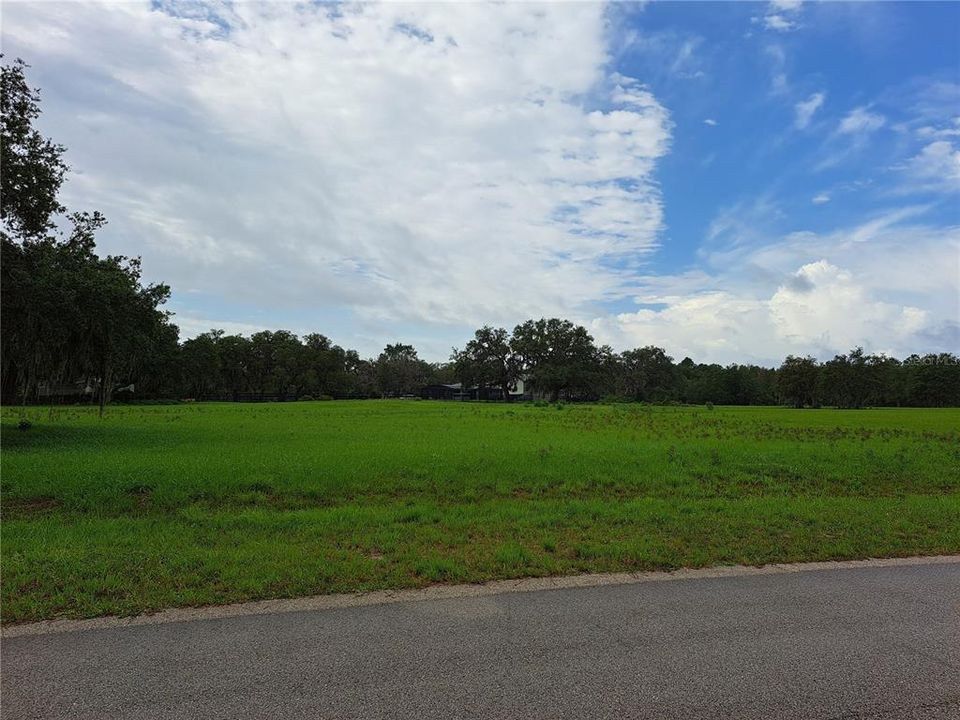 Vendido Recientemente: $108,000 (1.04 acres)