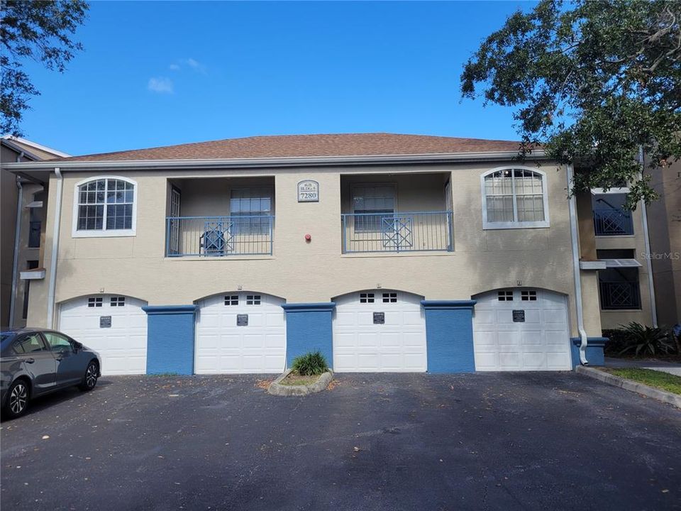 Recently Sold: $165,000 (1 beds, 1 baths, 842 Square Feet)