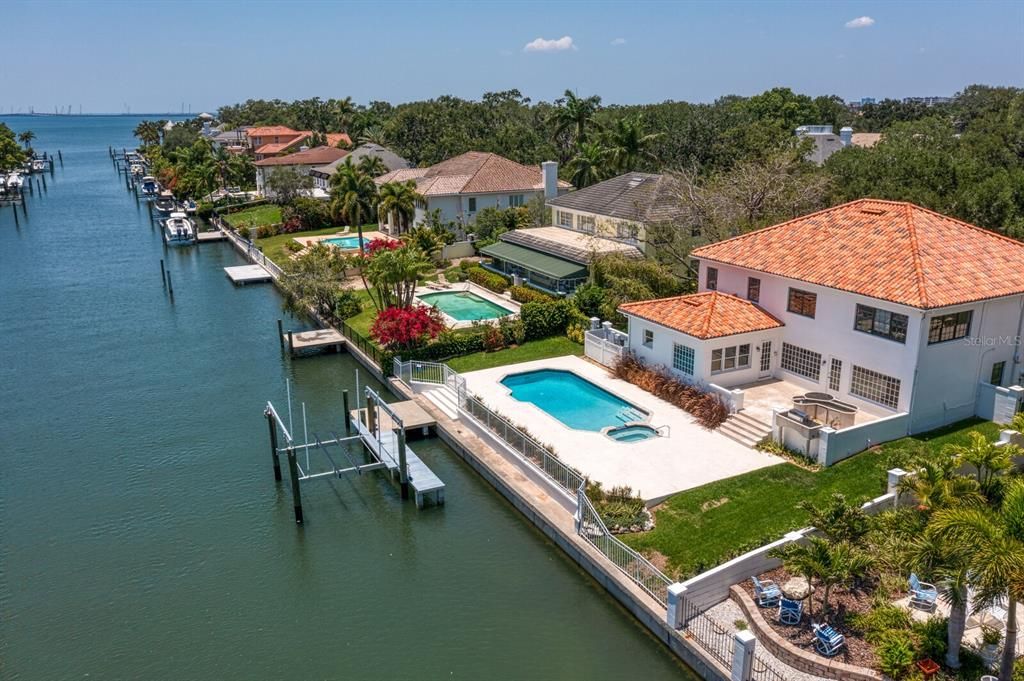 Recently Sold: $3,800,000 (5 beds, 4 baths, 4072 Square Feet)