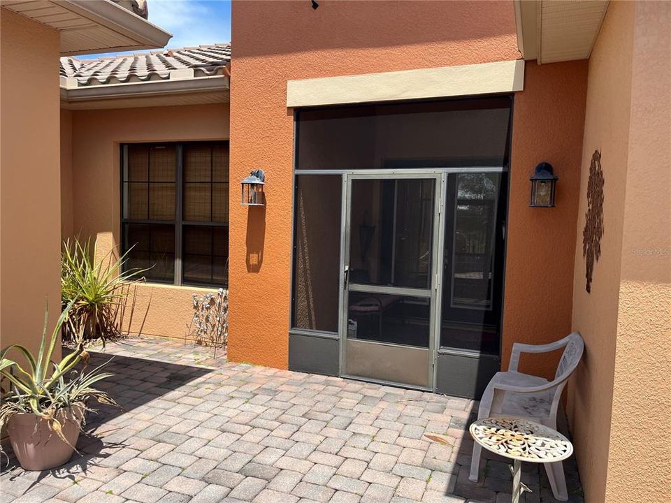Recently Sold: $400,000 (3 beds, 2 baths, 2466 Square Feet)