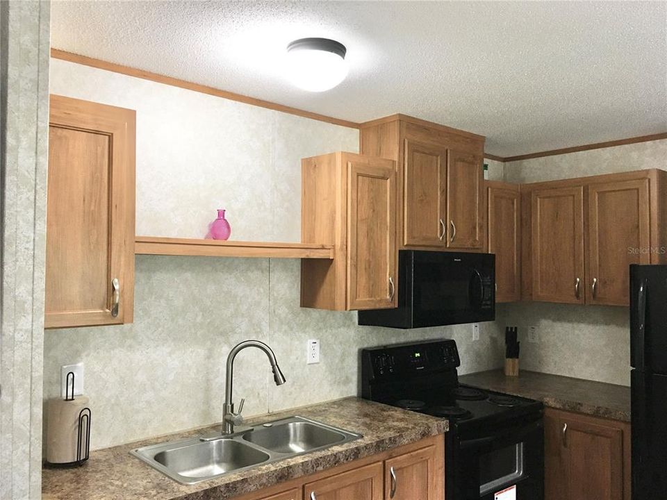 Recently Sold: $130,000 (3 beds, 2 baths, 936 Square Feet)