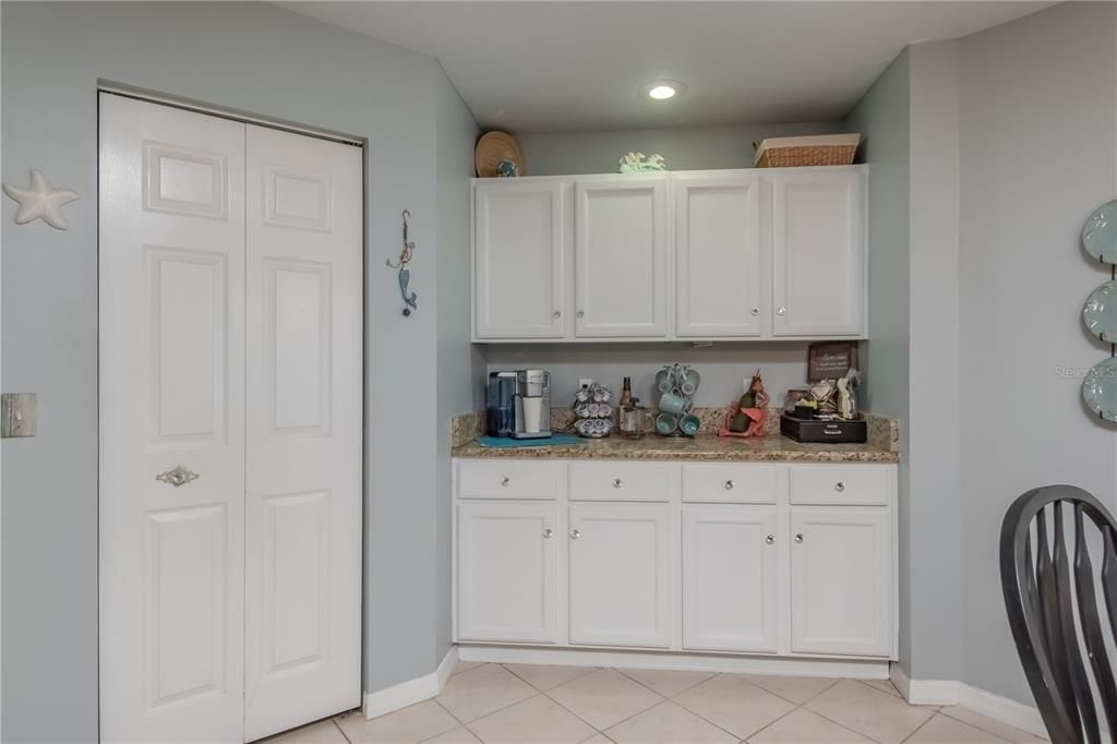 KITCHEN WALK-IN PANTRY AND DRY BAR