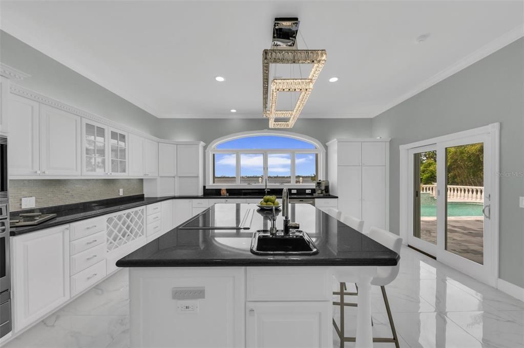 Recently Sold: $3,988,000 (5 beds, 5 baths, 8383 Square Feet)