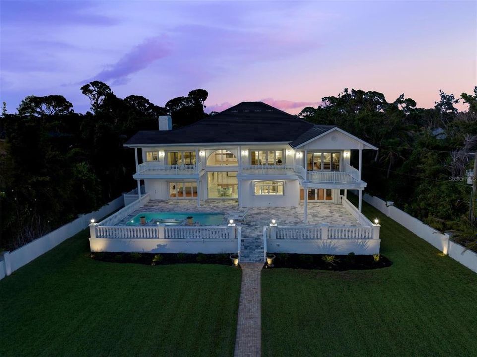 Recently Sold: $3,988,000 (5 beds, 5 baths, 8383 Square Feet)