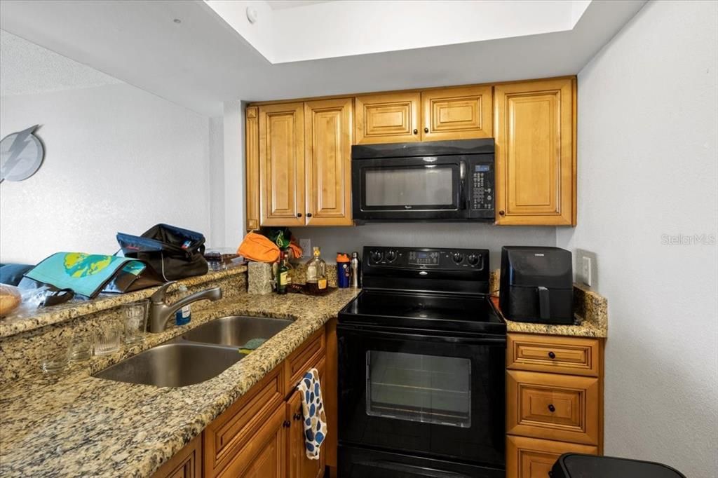 Recently Sold: $274,000 (1 beds, 1 baths, 717 Square Feet)
