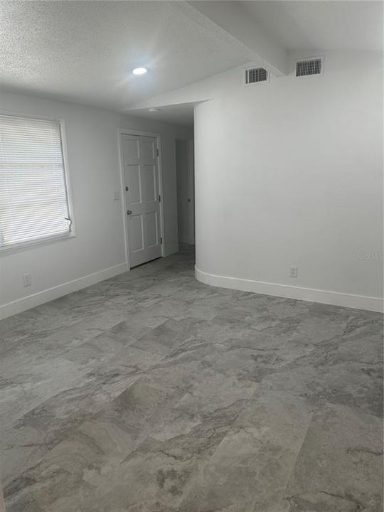 Recently Rented: $2,000 (3 beds, 1 baths, 1077 Square Feet)