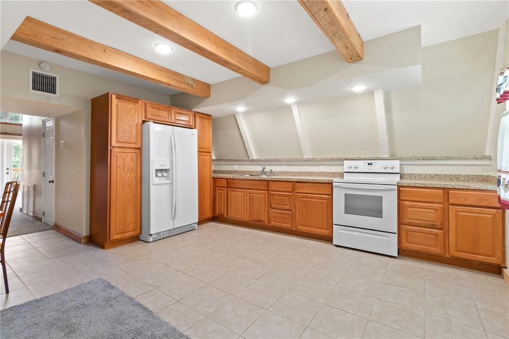 Recently Sold: $125,000 (1 beds, 1 baths, 861 Square Feet)