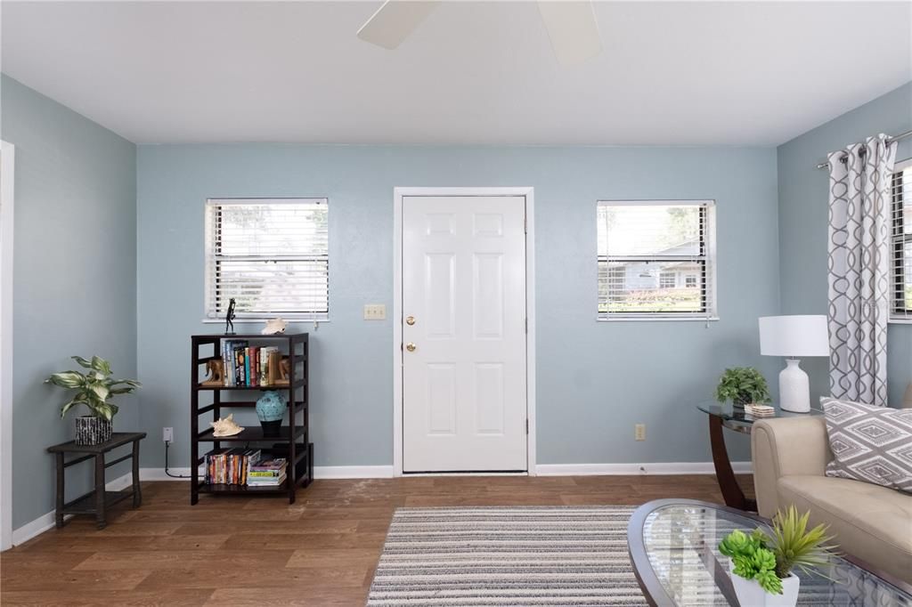 Recently Sold: $299,000 (2 beds, 1 baths, 744 Square Feet)